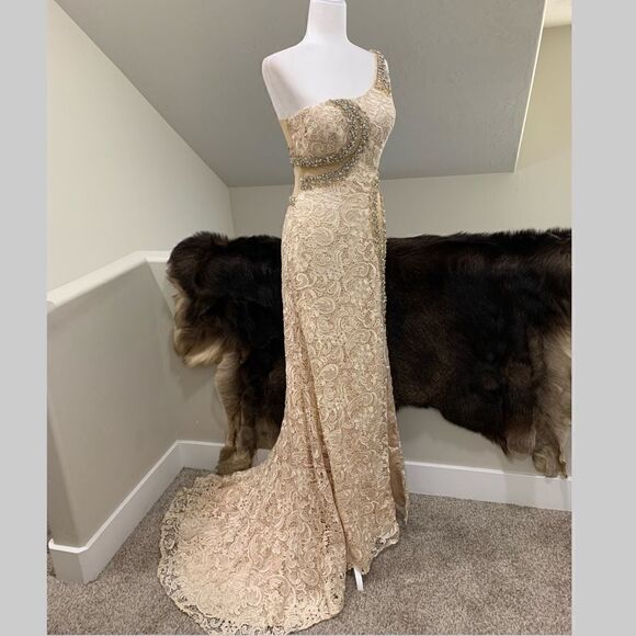 New Gorgeous Floral Lace With Beaded One Shoulder Gown - Picture 8 of 14